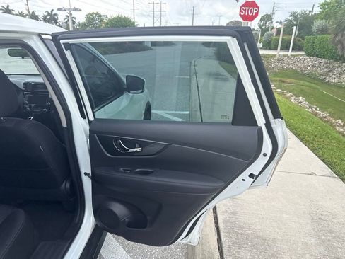 Used 2018 Nissan Rogue S FWD image 22