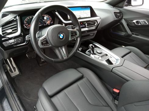 Used 2022 BMW Z4 M40i w/ Driving Assistance Package image 10