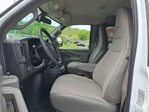Used 2019 Chevrolet Express 3500 LT w/ LT Preferred Equipment Group RWD image 13