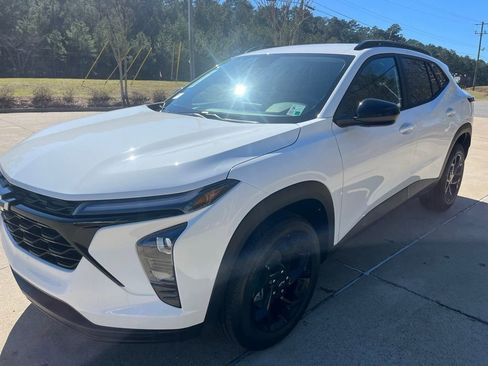 New 2026 Chevrolet Trax LT w/ Midnight Edition image 9