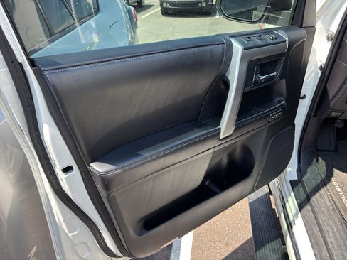 Used 2016 Toyota 4Runner Limited AWD/4WD image 6