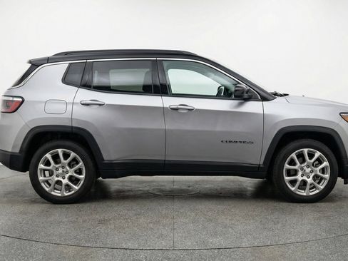 Used 2025 Jeep Compass Limited AWD/4WD image 11