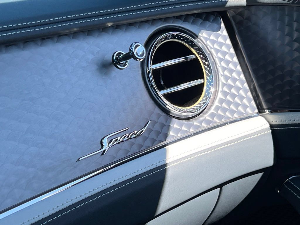 Certified 2025 Bentley Flying Spur Plug-In Hybrid w/ First Edition Specification AWD/4WD image 38