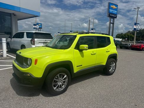 Used 2017 Jeep Renegade Altitude FWD image 2