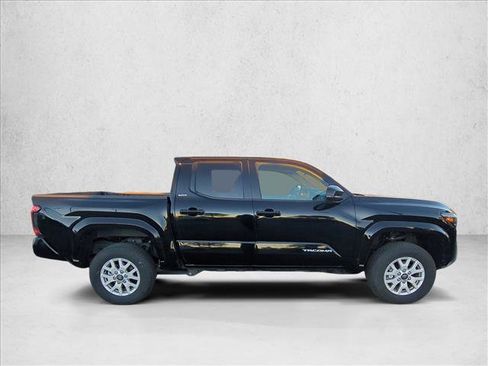 Used 2025 Toyota Tacoma SR5 image 4