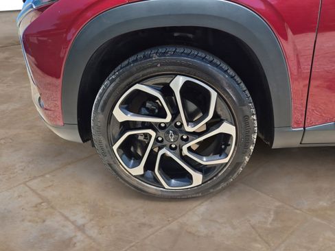 Used 2025 Chevrolet Trax RS w/ Sunroof Package FWD image 29