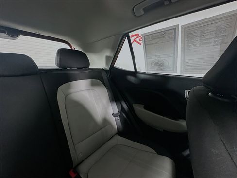 Used 2024 Hyundai Venue SEL image 14