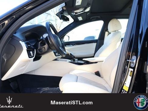 Used 2023 BMW 530i xDrive w/ Premium Package image 11