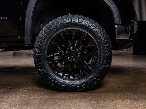 Used 2025 GMC Sierra 1500 SLE w/ X31 Off-Road Package image 12