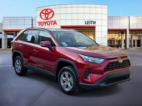 Used 2025 Toyota RAV4 XLE w/ Convenience Package image 3