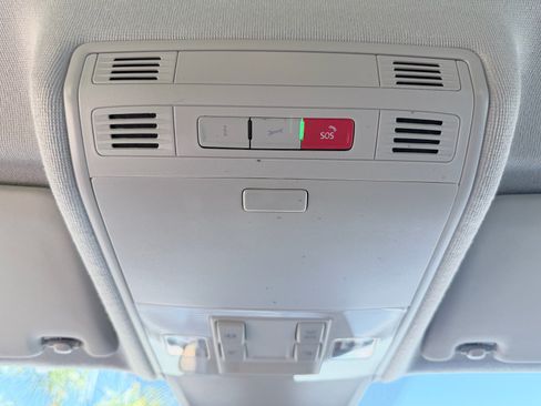 Used 2024 Volkswagen Tiguan SE AWD/4WD image 16