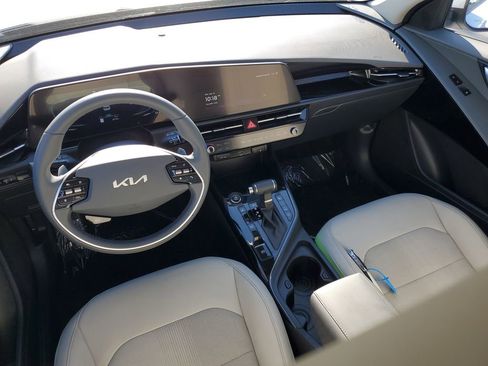 Used 2025 Kia Niro EX image 25