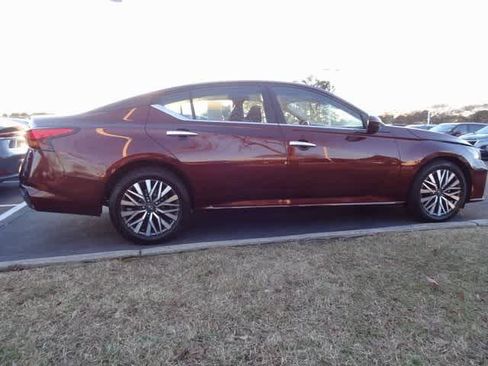 Used 2023 Nissan Altima 2.5 SV image 4