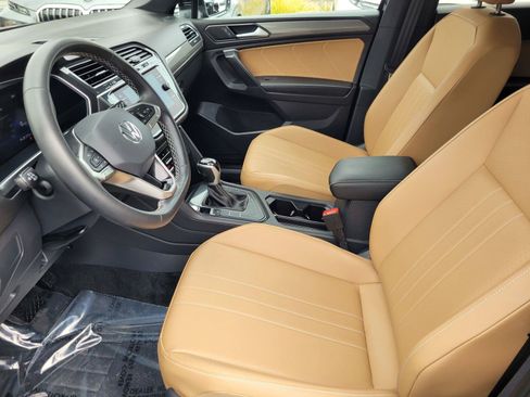 Certified 2023 Volkswagen Tiguan SE FWD image 19