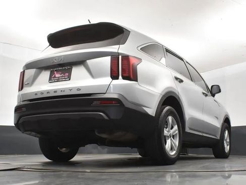 Used 2022 Kia Sorento LX AWD/4WD image 13