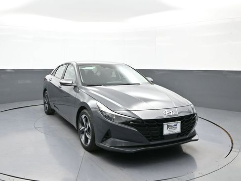 Certified 2023 Hyundai Elantra SEL w/ Convenience Package FWD image 3