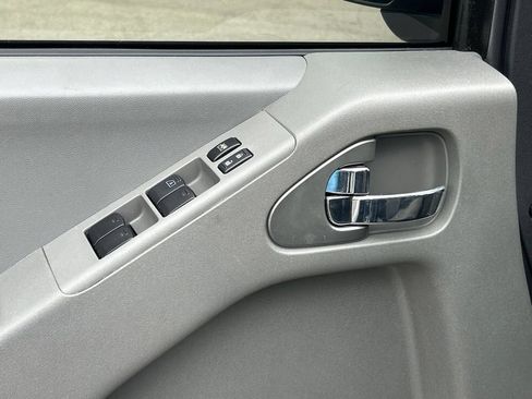 Used 2020 Nissan Frontier SV RWD image 18