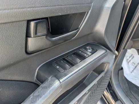 Used 2025 Toyota Tacoma SR5 AWD/4WD image 10