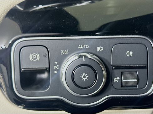 Used 2025 Mercedes-Benz CLA 250 image 16