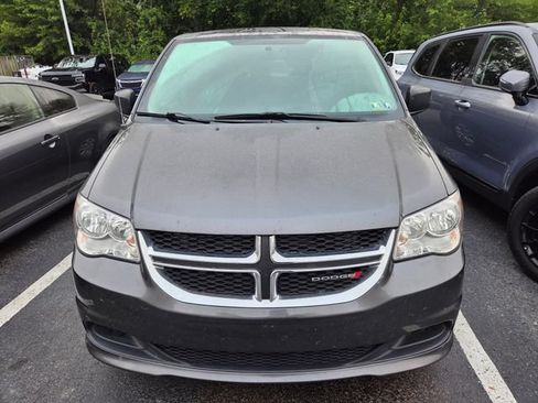 Used 2018 Dodge Grand Caravan SE w/ UConnect Hands-Free Group FWD image 2
