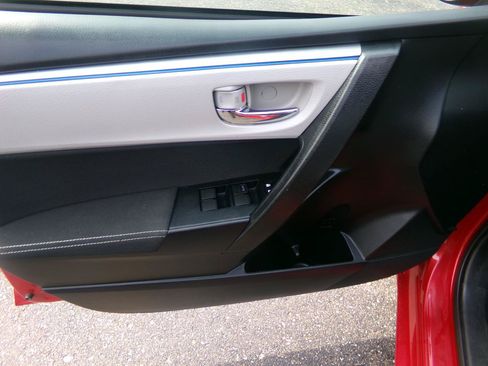 Used 2016 Toyota Corolla LE FWD image 9