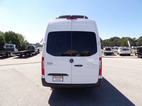 Used 2025 Mercedes-Benz Sprinter 2500 image 6