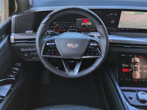 Certified 2025 Cadillac Escalade ESV V AWD/4WD image 25
