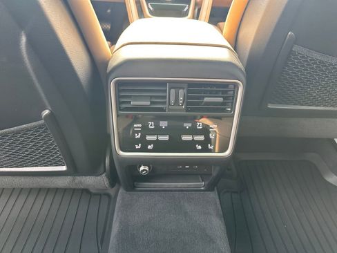 Used 2024 Porsche Cayenne AWD/4WD image 31