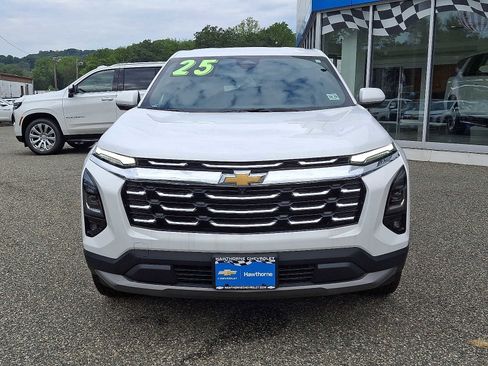 Used 2025 Chevrolet Equinox LT w/ Safety and Technology Package image 2
