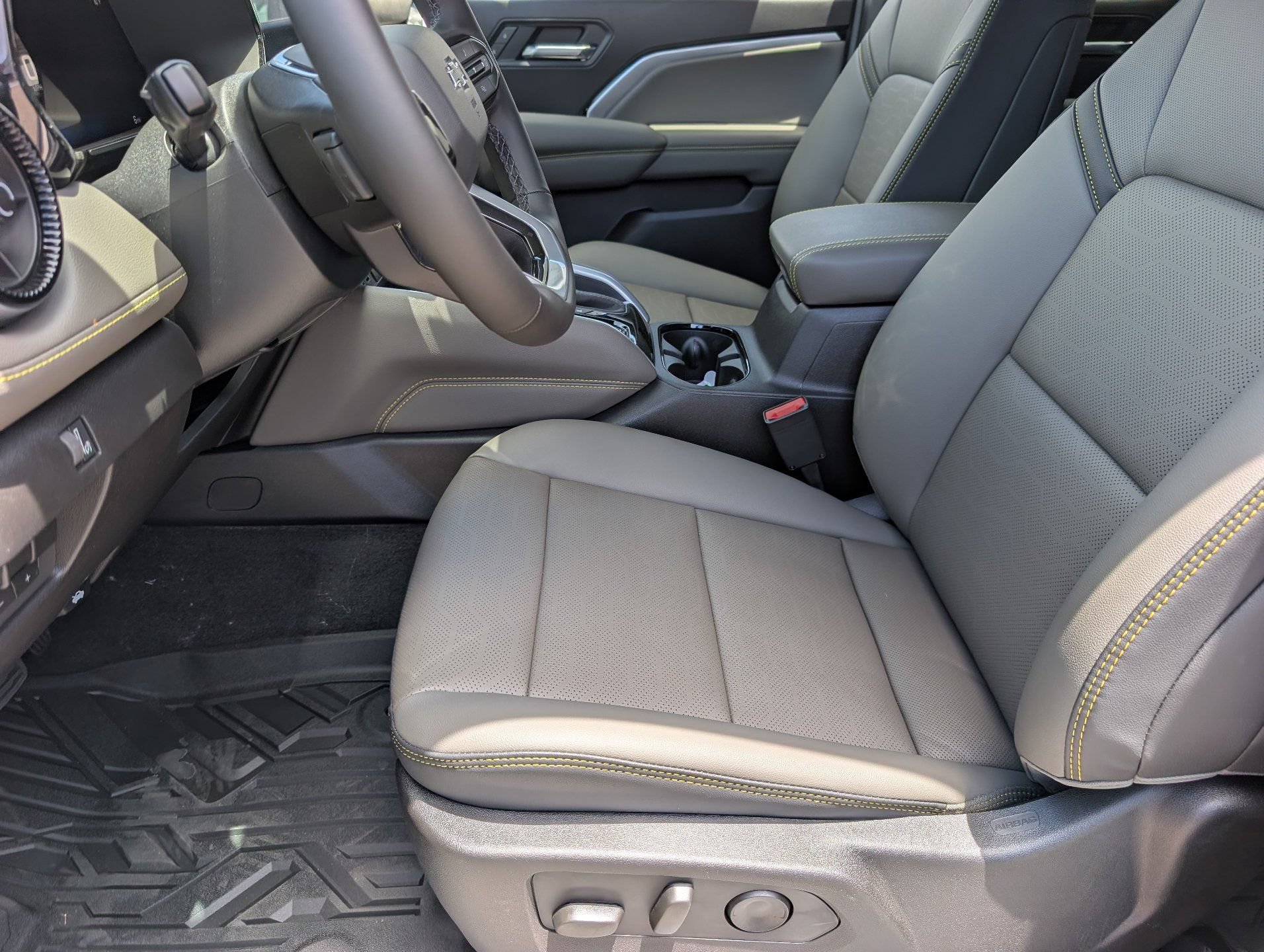 New 2026 Chevrolet Colorado ZR2 w/ Technology Package AWD/4WD image 18