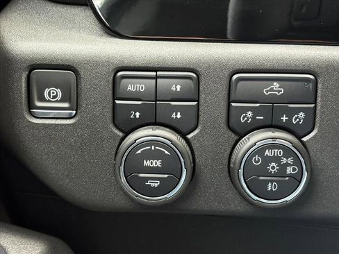 Certified 2025 Chevrolet Silverado 1500 LT Trail Boss w/ Convenience Package II image 17