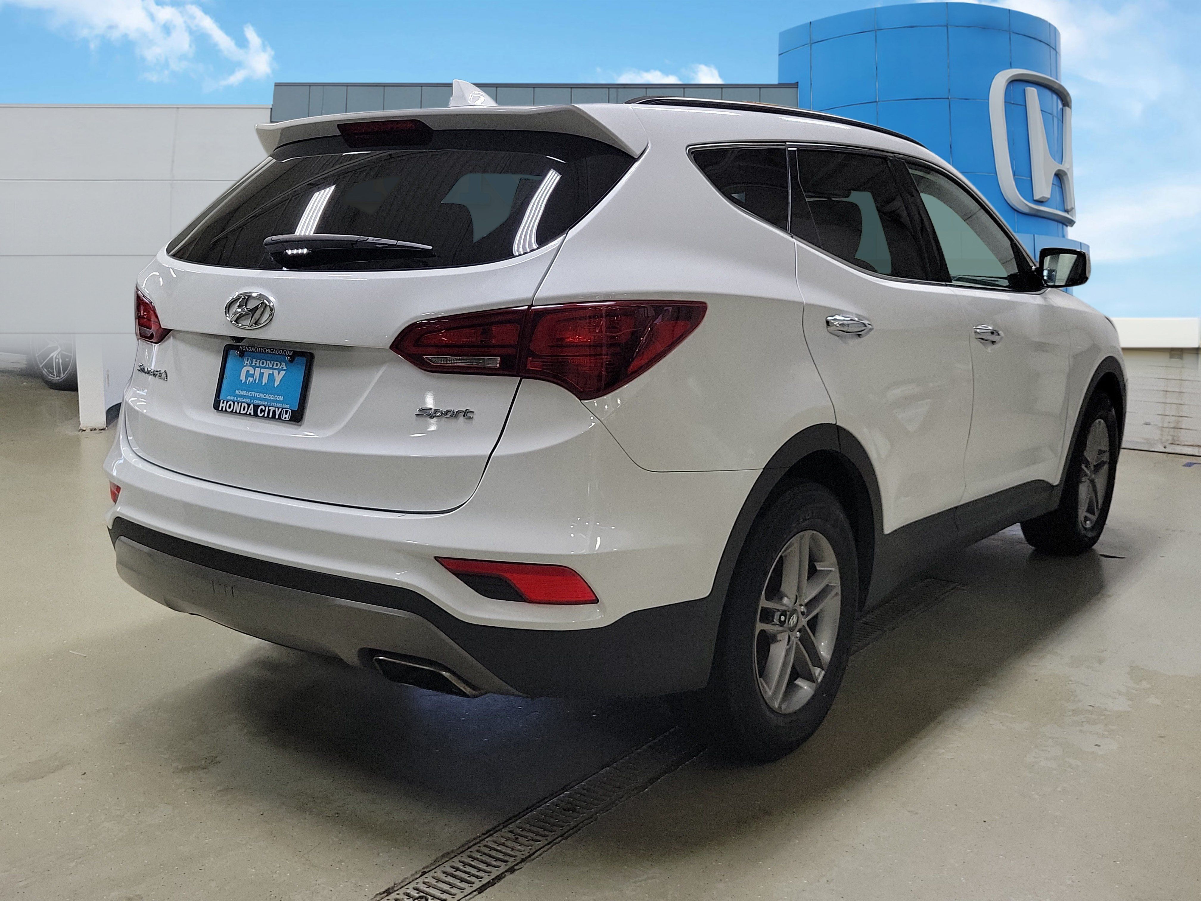 Used 2017 Hyundai Santa Fe Sport w/ 2.4L Value Package 06 FWD image 5