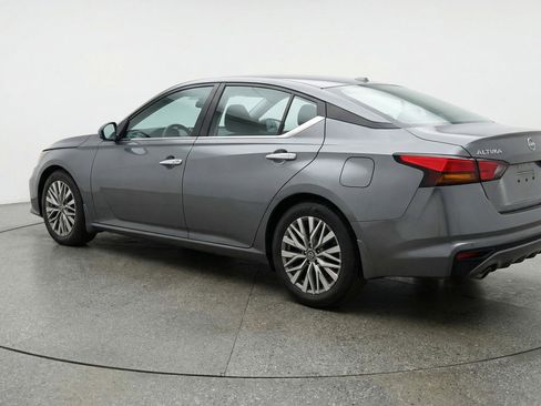 Used 2025 Nissan Altima 2.5 SV image 6