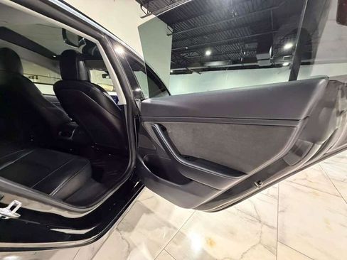 Used 2019 Tesla Model 3 Standard Range image 13