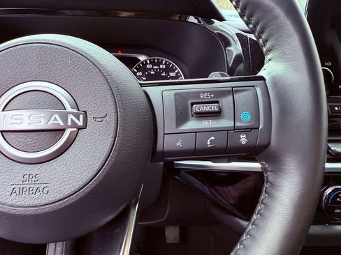 Used 2023 Nissan Pathfinder SL image 23