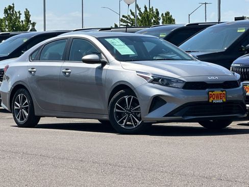 Used 2024 Kia Forte LXS FWD image 2