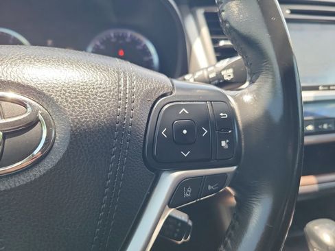 Used 2018 Toyota Highlander Limited FWD image 23