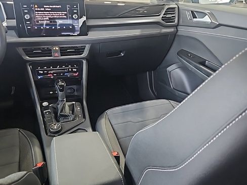 Used 2025 Volkswagen Taos SE image 23