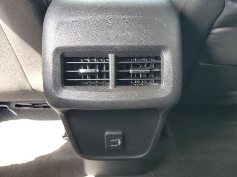 Used 2023 GMC Terrain SLE image 15