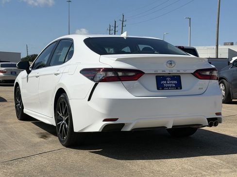 Used 2024 Toyota Camry SE FWD image 7