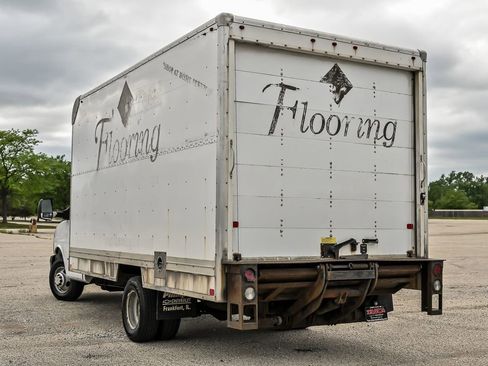 Used 2015 Chevrolet Express 4500 RWD image 8