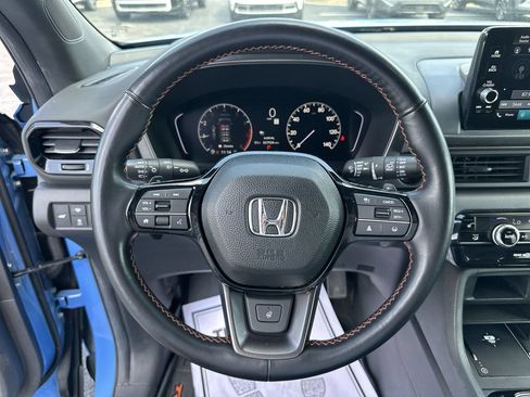 Used 2025 Honda Pilot TrailSport image 20