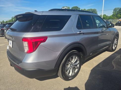 Used 2023 Ford Explorer XLT w/ Equipment Group 202A AWD/4WD image 4