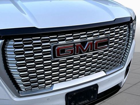 Used 2024 GMC Yukon XL Denali w/ Advanced Technology Package AWD/4WD image 32