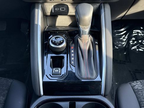 Used 2024 Chevrolet Colorado Z71 w/ Z71 Convenience Package 2 image 6