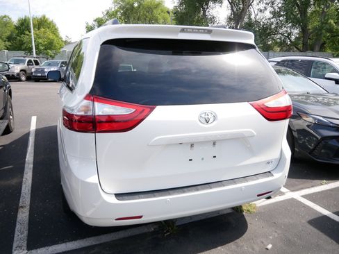 Used 2016 Toyota Sienna XLE w/ XLE Navigation Package FWD image 6