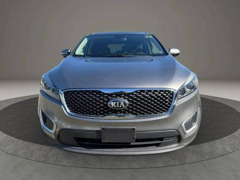 Used 2018 Kia Sorento FWD image 2