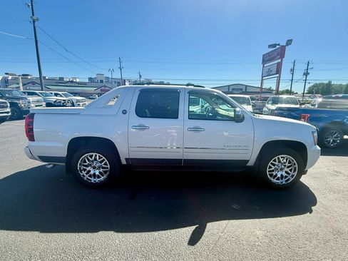 Used 2013 Chevrolet Avalanche LTZ AWD/4WD image 6