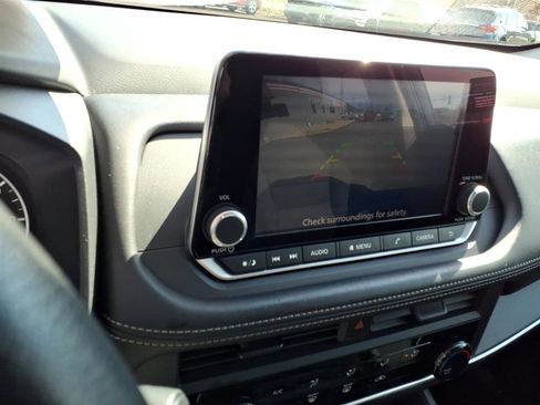 Used 2024 Nissan Rogue S image 13