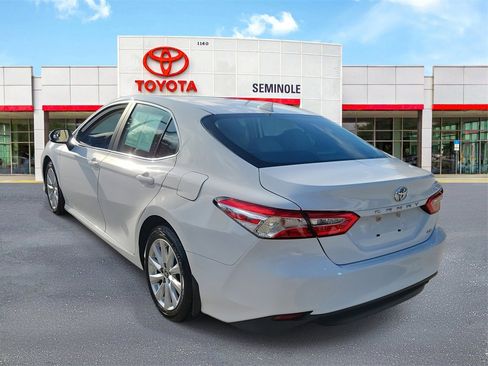 Used 2020 Toyota Camry LE image 4